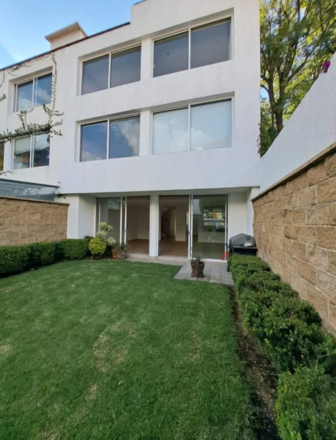 Casa en venta en San José del Olivar, Álvaro Obregón, con jardín privado, 3 estacionamientos, seguridad 24/7 y acceso cercano a Supervía.