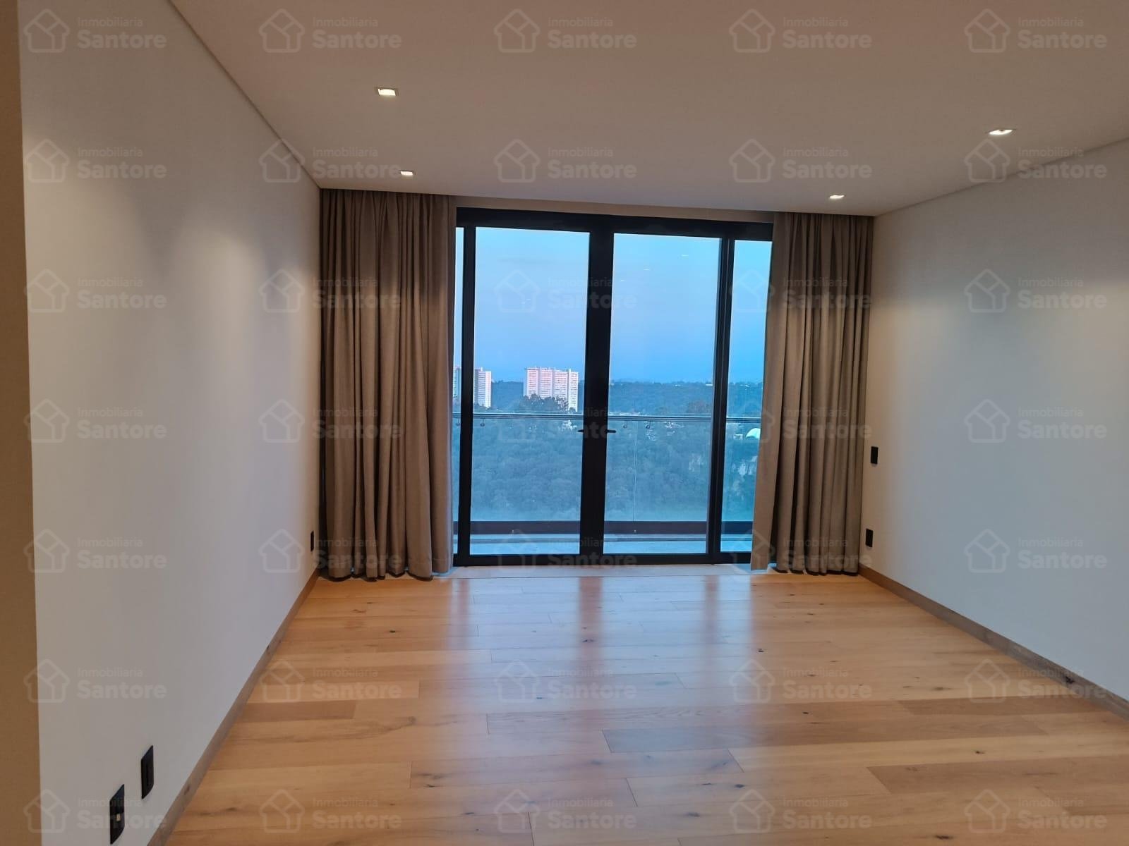 Departamento en venta en Origina Santa Fe, Cuajimalpa, con 2 recámaras, balcón, bodega, vistas al golf y amenidades premium.