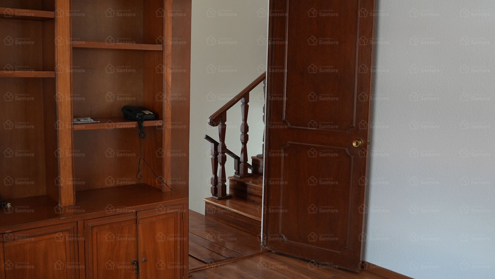 Casa en venta en Granjas Coapa, Tlalpan, con 3 recámaras, jardín, estudio, cocina integral nueva, 2 estacionamientos y excelente ubicación.