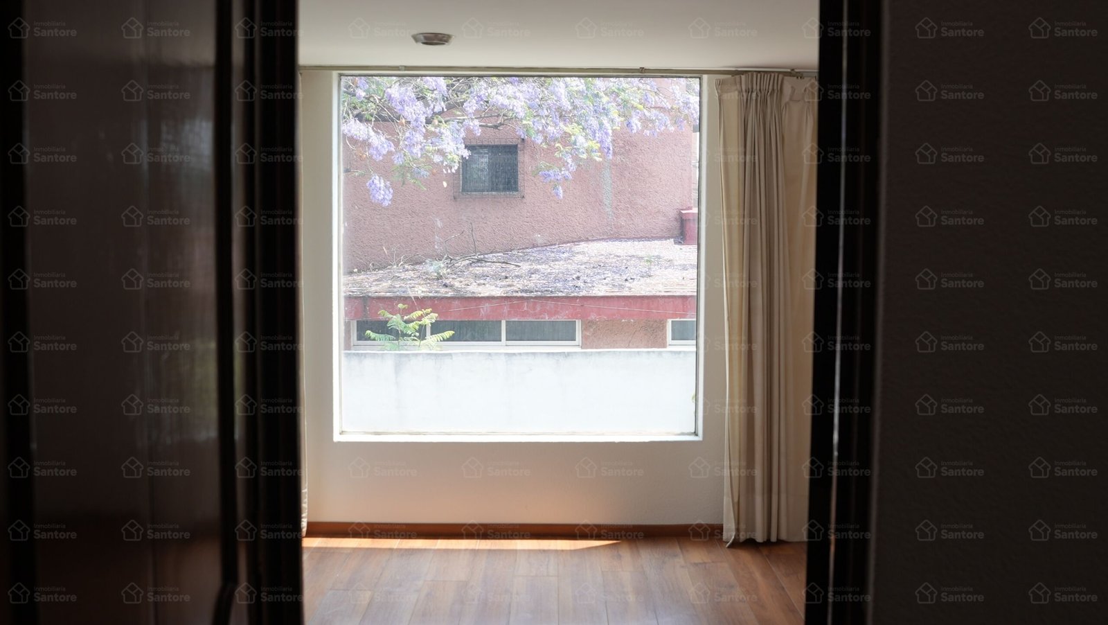 Casa en venta en Granjas Coapa, Tlalpan, con 3 recámaras, jardín, estudio, cocina integral nueva, 2 estacionamientos y excelente ubicación.