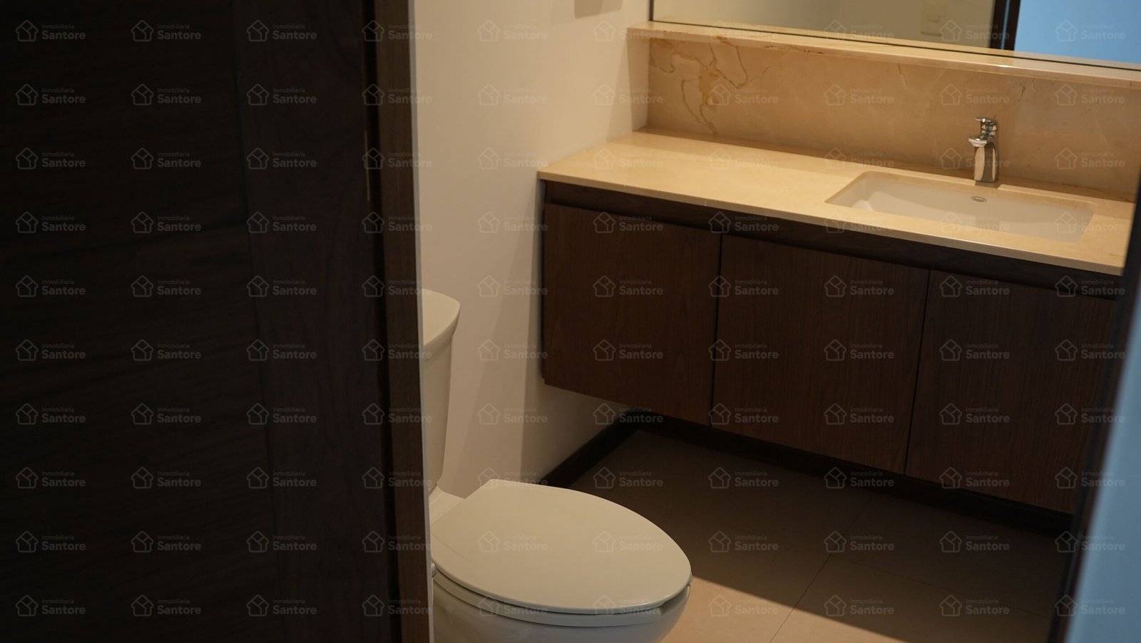 Departamento en venta en Las Águilas, Álvaro Obregón, con 158 m², 2 recámaras, balcón amplio, bodega, gym y 3 estacionamientos techados.